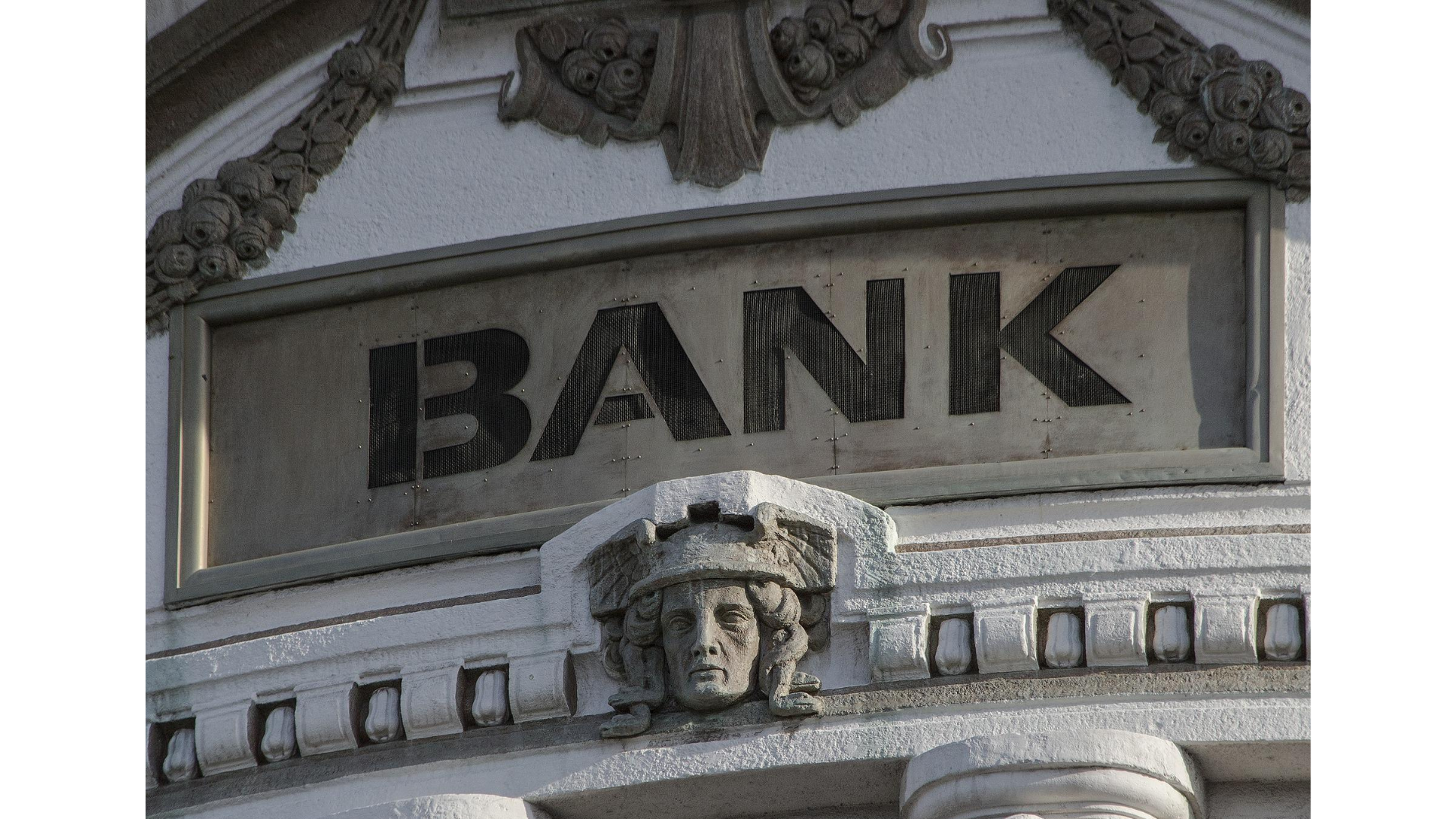 Facade of a bank (how to choose a bank)