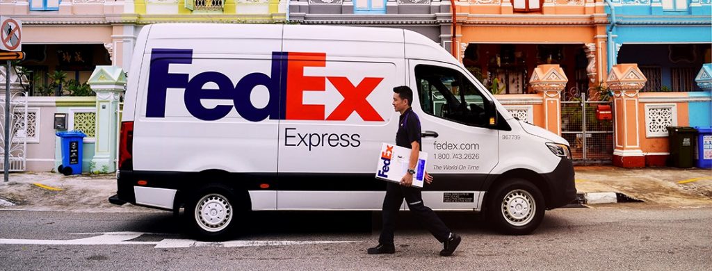 Existen casi 80 empleos en FedEx para México