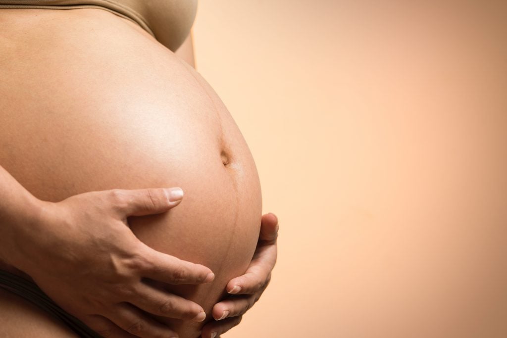 Mujeres embarazadas podrán solicitar el Salario Rosa