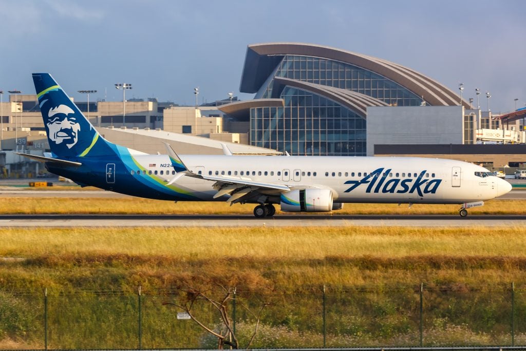 Alaska Airlines Boeing 737-900ER Flugzeug Flughafen Los Angeles